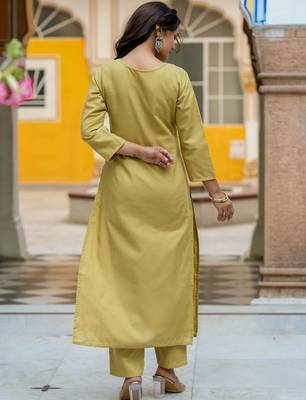 Women Floral Embroidered Regular Thread Work Pure Cotton Kurta with Trousers 4