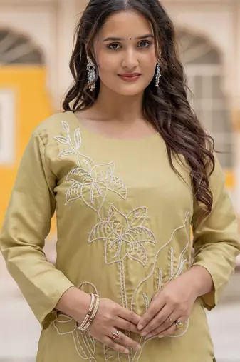 Women Floral Embroidered Regular Thread Work Pure Cotton Kurta with Trousers