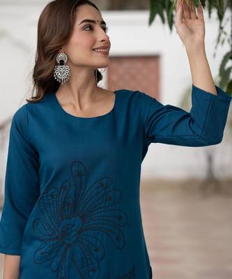 Floral Embroidered Boat Neck Straight Thread Work Pure Cotton Kurta with Trousers 2