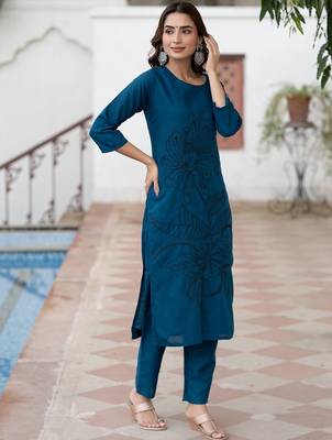 Floral Embroidered Boat Neck Straight Thread Work Pure Cotton Kurta with Trousers 3