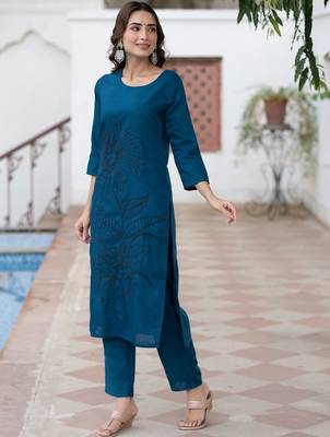 Floral Embroidered Boat Neck Straight Thread Work Pure Cotton Kurta with Trousers 4