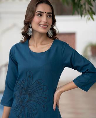 Floral Embroidered Boat Neck Straight Thread Work Pure Cotton Kurta with Trousers 6