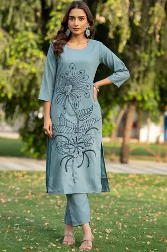 Women Floral Embroidered Cotton Kurta with Trousers