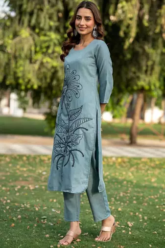 Women Floral Embroidered Cotton Kurta with Trousers