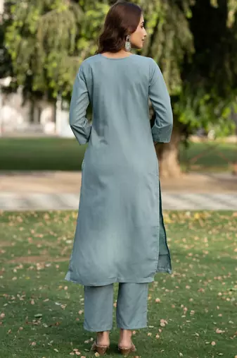 Women Floral Embroidered Cotton Kurta with Trousers
