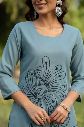 Women Floral Embroidered Cotton Kurta with Trousers