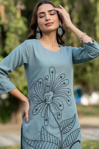 Women Floral Embroidered Cotton Kurta with Trousers