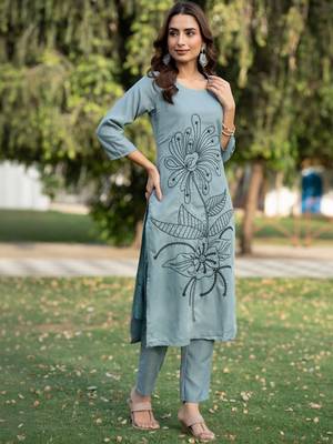 Women Floral Embroidered Cotton Kurta with Trousers 7