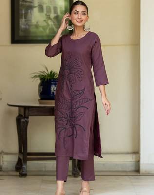 Floral Embroidered Straight Thread Work Pure Cotton Kurta With Trousers 4