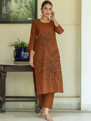 Women Floral Embroidered Regular Thread Work Pure Cotton Kurta with Trousers 1
