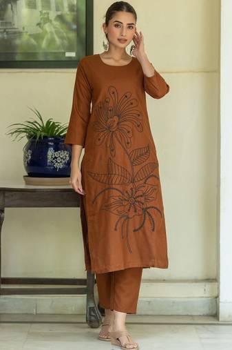 Women Floral Embroidered Regular Thread Work Pure Cotton Kurta with Trousers