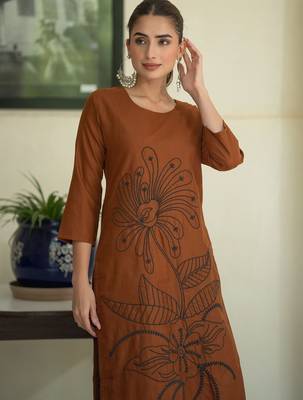 Women Floral Embroidered Regular Thread Work Pure Cotton Kurta with Trousers 2