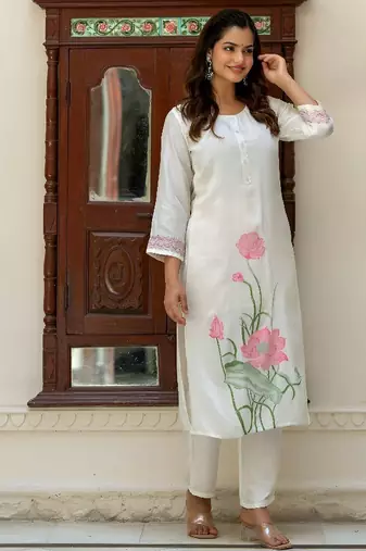 Women Floral Printed Knee Length Regular Pure Silk Straight Kurta with Trousers