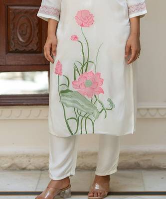 Women Floral Printed Knee Length Regular Pure Silk Straight Kurta with Trousers 5