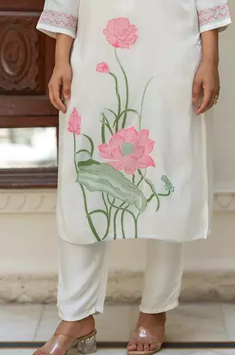 Women Floral Printed Knee Length Regular Pure Silk Straight Kurta with Trousers