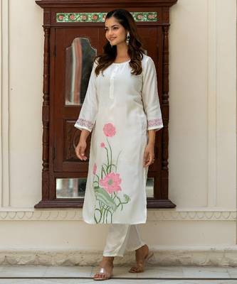 Women Floral Printed Knee Length Regular Pure Silk Straight Kurta with Trousers 7