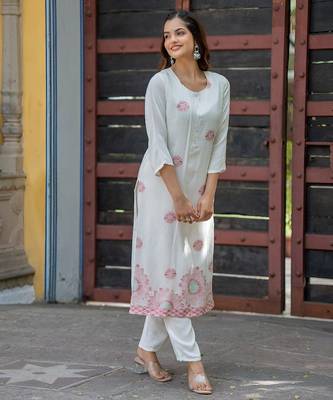 Floral Printed Round Neck Straight Kurta With Trousers 1