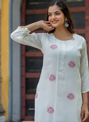 Floral Printed Round Neck Straight Kurta With Trousers 2