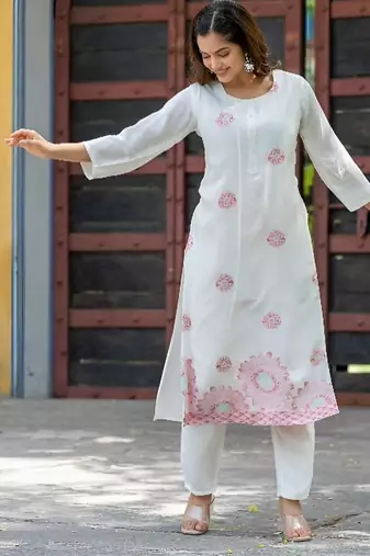 Floral Printed Round Neck Straight Kurta With Trousers