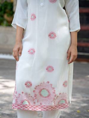 Floral Printed Round Neck Straight Kurta With Trousers 5
