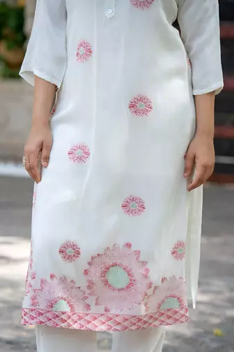 Floral Printed Round Neck Straight Kurta With Trousers