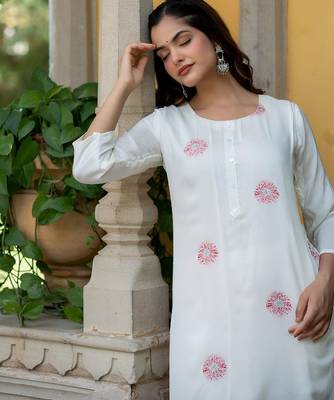 Floral Printed Round Neck Straight Kurta With Trousers 6