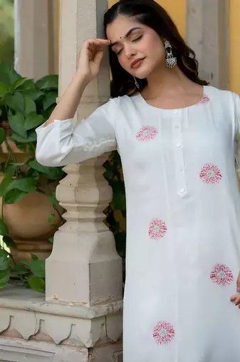 Floral Printed Round Neck Straight Kurta With Trousers