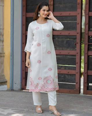 Floral Printed Round Neck Straight Kurta With Trousers 7