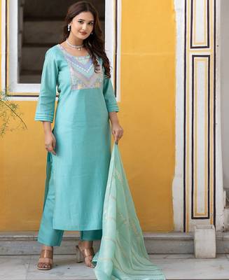 Floral Yoke Design Sequinned Chanderi Silk Straight Kurta With Trousers & Dupatta 3