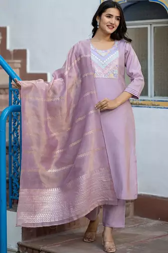 Women Floral Embroidered Kurta with Trousers & Dupatta