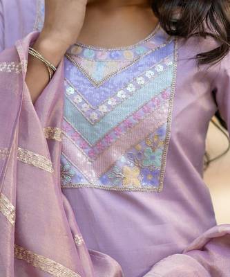 Women Floral Embroidered Kurta with Trousers & Dupatta 2