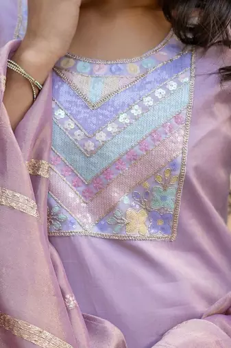Women Floral Embroidered Kurta with Trousers & Dupatta