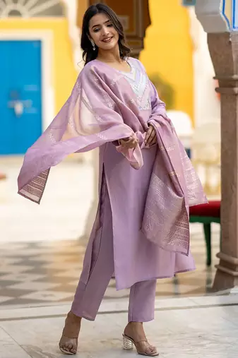 Women Floral Embroidered Kurta with Trousers & Dupatta