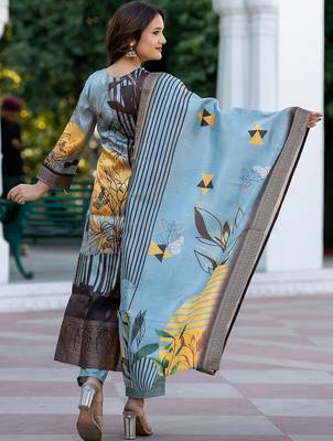 Women Regular Kurta with Trousers & With Dupatta 4