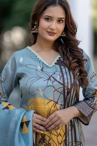 Women Regular Kurta with Trousers & With Dupatta