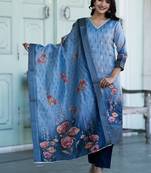 Women Floral Printed Kurta with Trousers & Dupatta