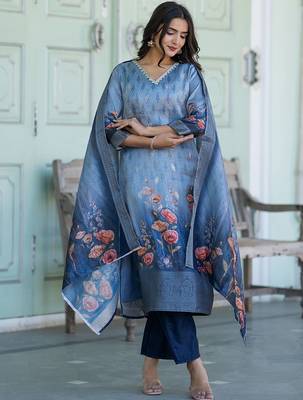 Women Floral Printed Kurta with Trousers & Dupatta 3