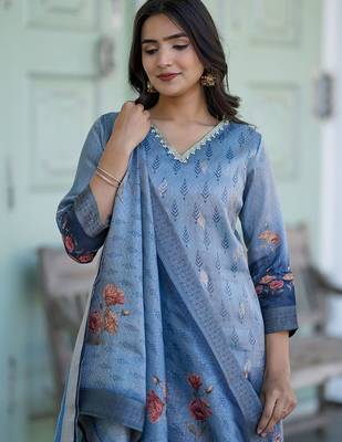 Women Floral Printed Kurta with Trousers & Dupatta 6