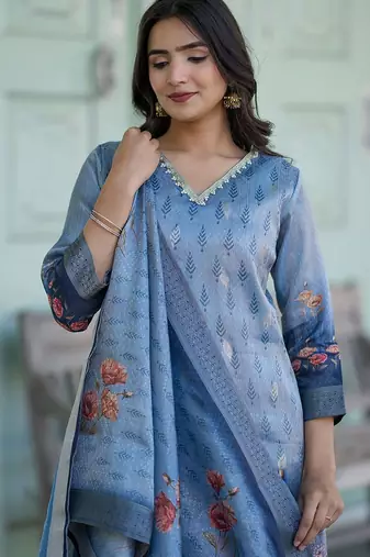 Women Floral Printed Kurta with Trousers & Dupatta