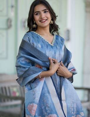 Women Floral Printed Kurta with Trousers & Dupatta 7