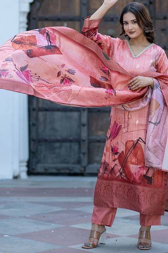 Women Floral Printed Kurta with Trousers & Dupatta