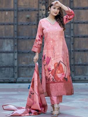 Women Floral Printed Kurta with Trousers & Dupatta 5