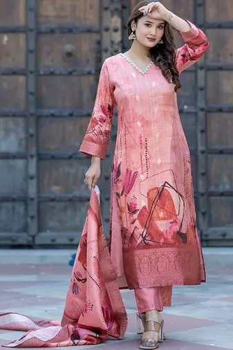 Women Floral Printed Kurta with Trousers & Dupatta