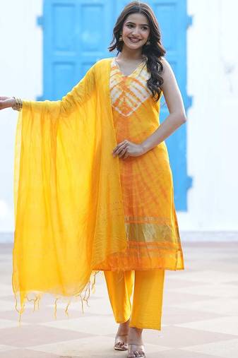 Women Dyed Regular  Silk Kurta Set With Dupatta