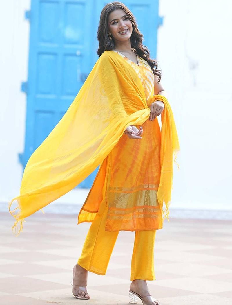 Women Dyed Regular Pure Silk Kurta Set With Dupatta