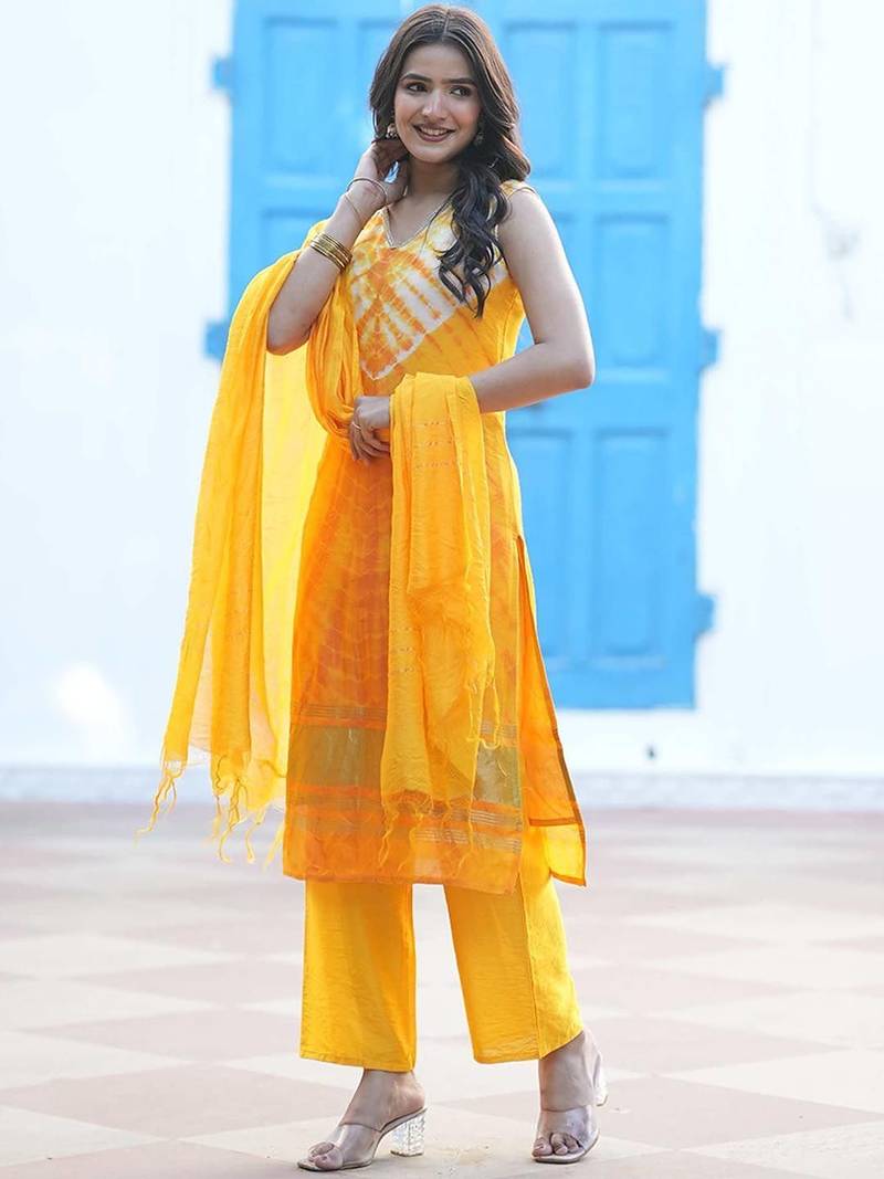 Women Dyed Regular Pure Silk Kurta Set With Dupatta