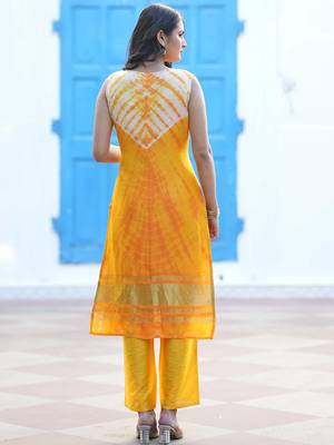 Women Dyed Regular Pure Silk Kurta Set With Dupatta 5