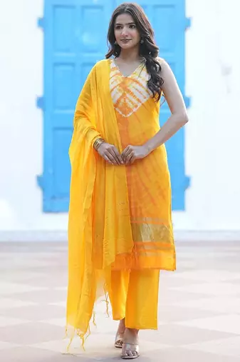 Women Dyed Regular Pure Silk Kurta Set With Dupatta