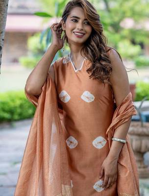Bandhani Dyed V-Neck Pure Silk Straight Kurta With Trousers & Dupatta 2
