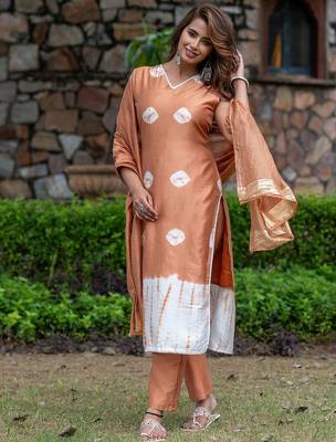 Bandhani Dyed V-Neck Pure Silk Straight Kurta With Trousers & Dupatta 3
